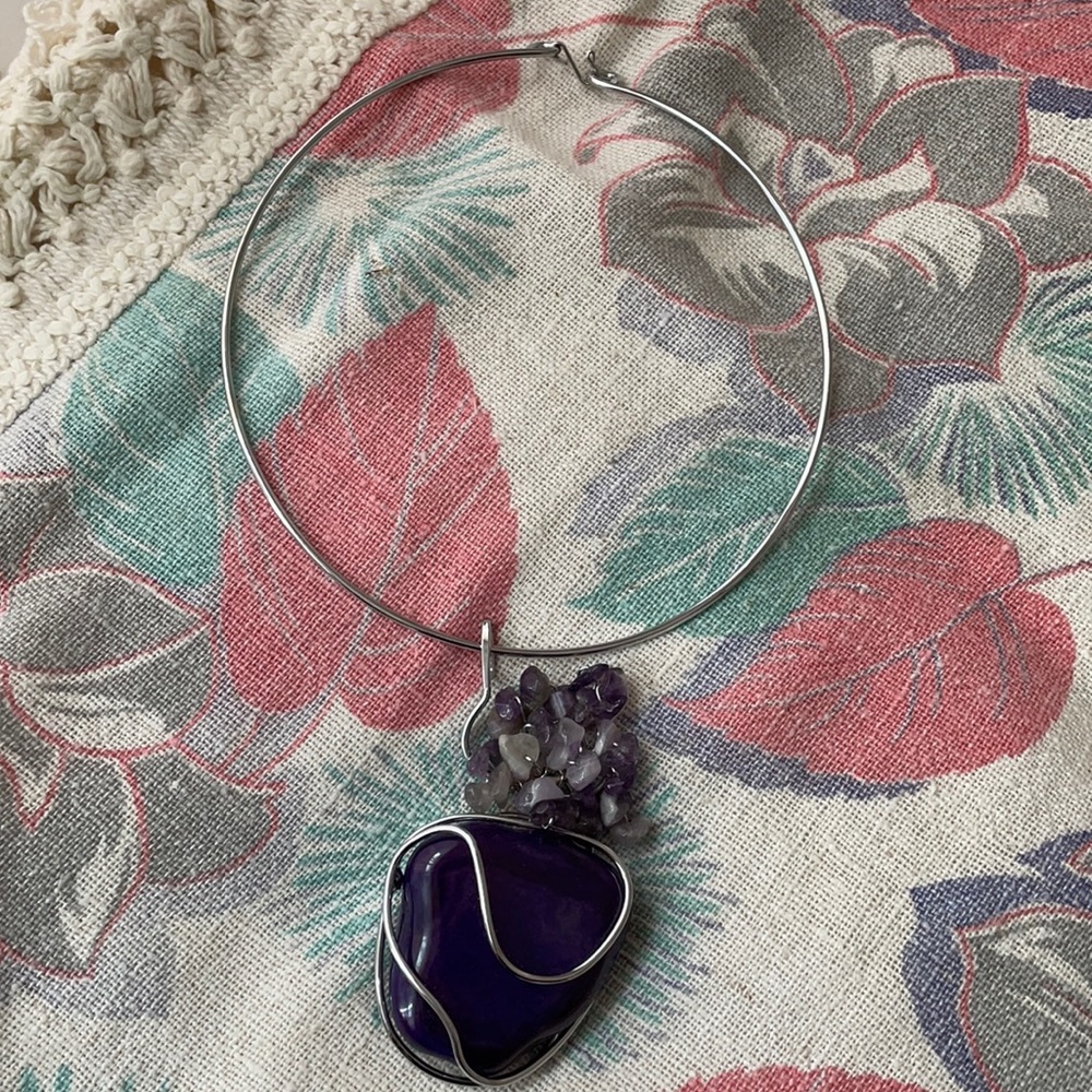 Women’s choker